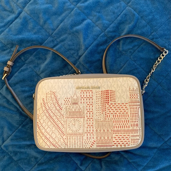 Michael Kors Handbags - Michael Kors Jet Set Crossbody